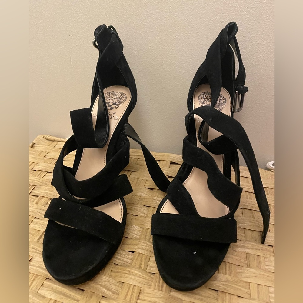 Vince Camuto black pumps